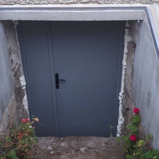 Метални врати за мазе