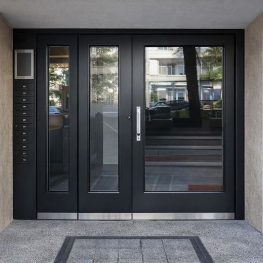 Метални входни врати за кооперации - сигурност, дизайн и дългосрочно решение.